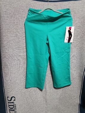 Women with Control Bright Teal Capri Leggings